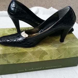 Excellent condition J.Renee navy croco print heels